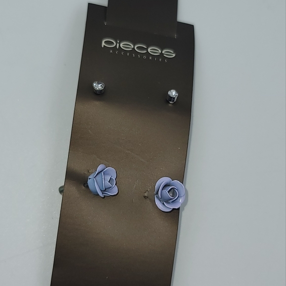 Fashion dainty periwinkle flower earrings and stud set - Picture 6 of 6